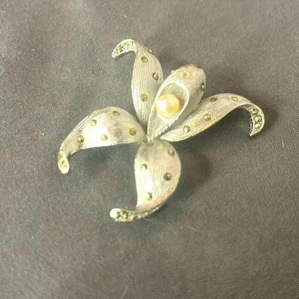 Vintage Lisner Pin Brooch Brushed Silver Rhinestones, Marcasite, Pearl